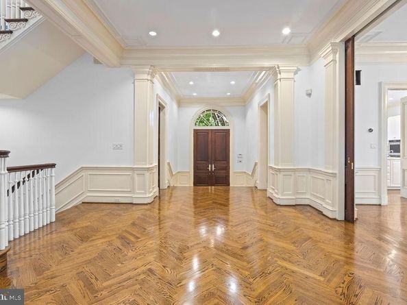 2944 University Terrace NW, Washington DC 20016