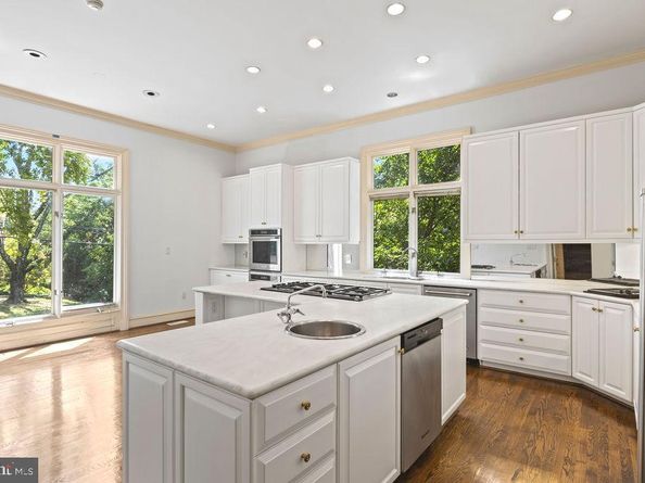 2944 University Terrace NW, Washington DC 20016