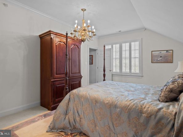 8 Dunham Lane, Newtown PA 18940
