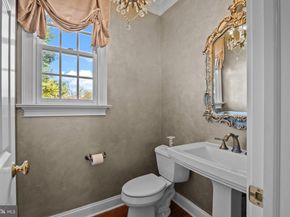 8 Dunham Lane, Newtown PA 18940