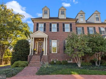 8 Dunham Lane