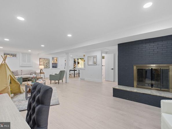 2539 Gallows Road, Dunn Loring VA 22027