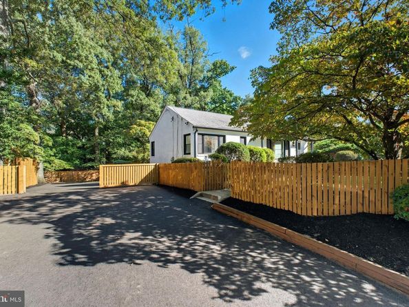 2539 Gallows Road, Dunn Loring VA 22027