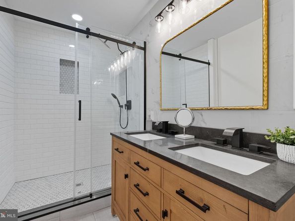 2539 Gallows Road, Dunn Loring VA 22027