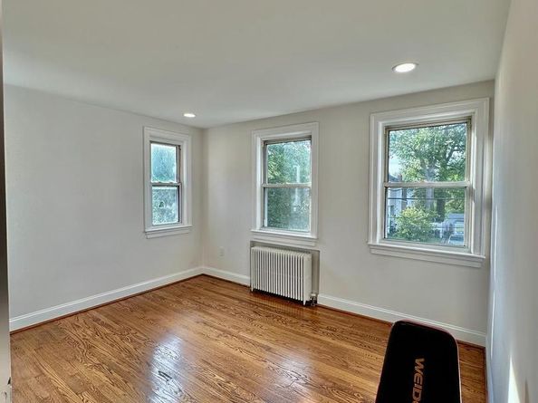 2905 Carlton Avenue NE, Washington DC 20018
