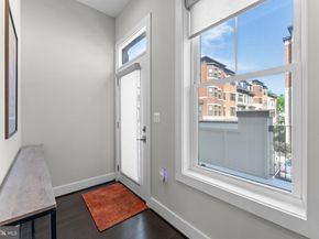 125 Market Square NW 4, Vienna VA 22180
