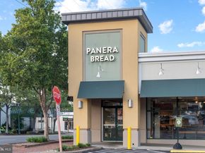 125 Market Square NW 4, Vienna VA 22180