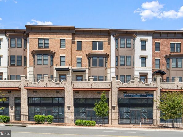 125 Market Square NW 4, Vienna VA 22180