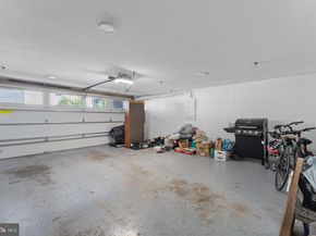 125 Market Square NW 4, Vienna VA 22180