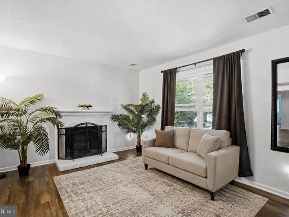 2 Horseshoe Circle, Horsham PA 19044