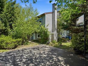 2 Horseshoe Circle, Horsham PA 19044