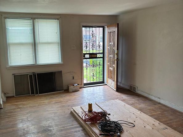 18 Southridge Road, Darby PA 19023