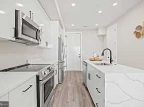 824 18TH Street NE 10, Washington DC 20002