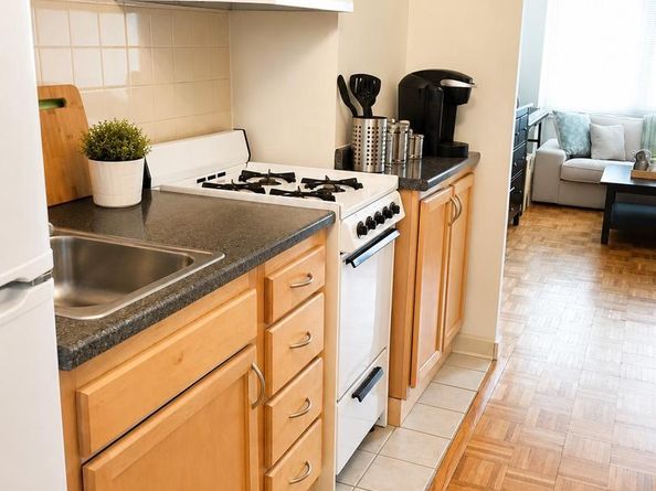 604 S Washington Square 713, Philadelphia PA 19106