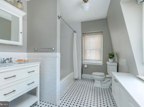 1805 Spruce Street, Philadelphia PA 19103