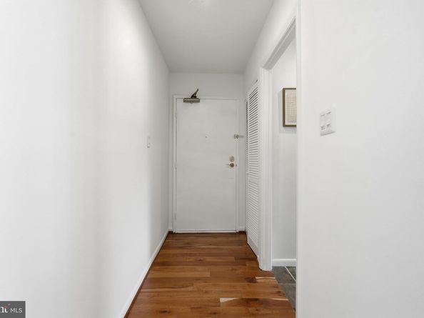 2850 Dover Lane 201, Falls Church VA 22042