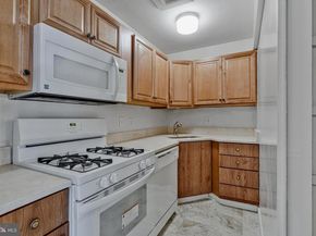 204 Park Terrace Court SE 25, Vienna VA 22180