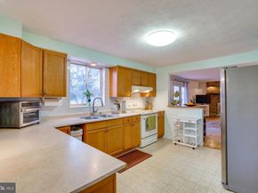 2851 Edgelea Road, Vienna VA 22181