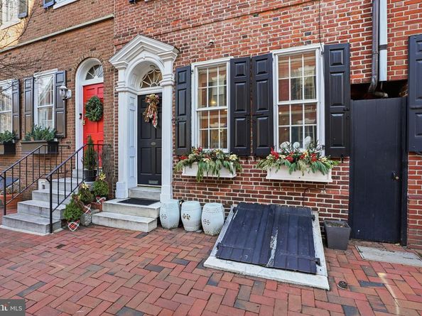 131 Pine Street, Philadelphia PA 19106