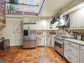 131 Pine Street, Philadelphia PA 19106