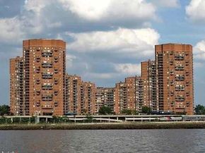 2138 Harmon Cove Tower 2138, Secaucus NJ 07094
