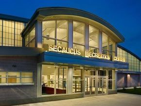 2138 Harmon Cove Tower 2138, Secaucus NJ 07094