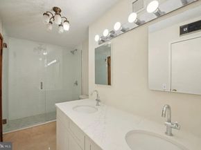 2138 Harmon Cove Tower 2138, Secaucus NJ 07094