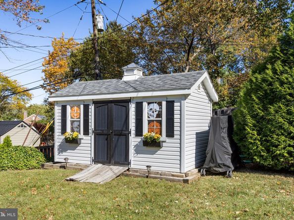 702 Glendalough Road, Erdenheim PA 19038