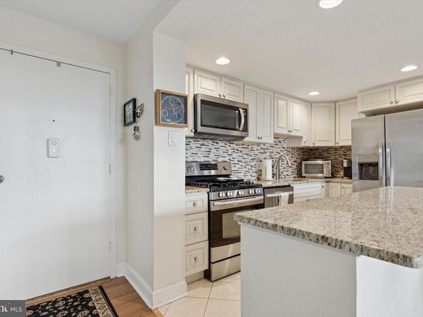100 West Avenue 609 SOUTH/F9, Jenkintown PA 19046