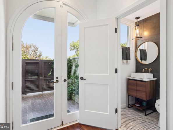 6 Avignon, Devon PA 19333