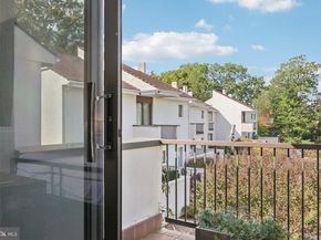 6 Avignon, Devon PA 19333