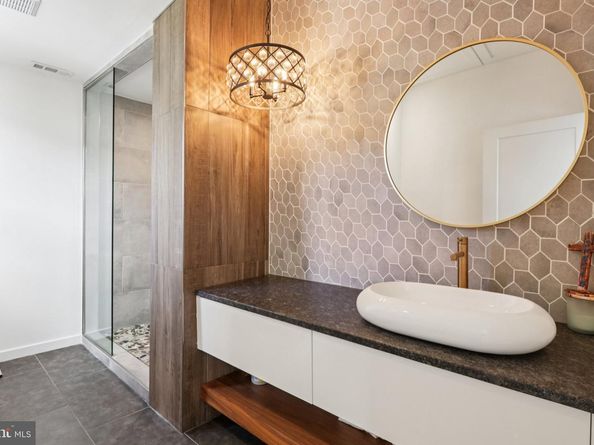 6 Avignon, Devon PA 19333