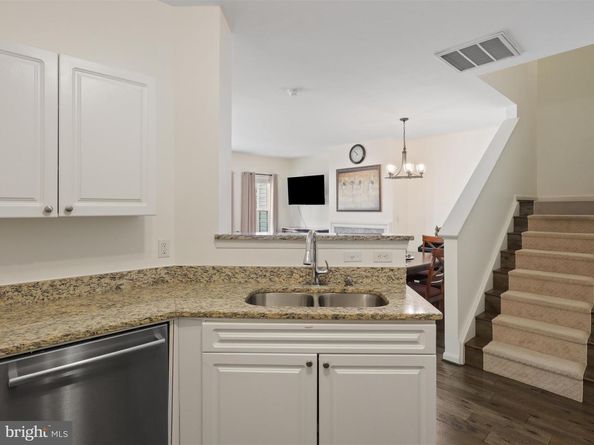 8065 Nicosh Circle Lane 55, Falls Church VA 22042