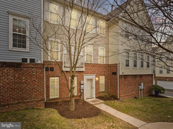 8065 Nicosh Circle Lane 55, Falls Church VA 22042