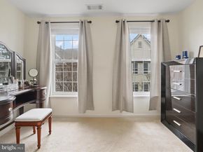 8065 Nicosh Circle Lane 55, Falls Church VA 22042