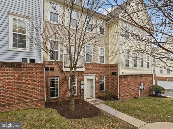 8065 Nicosh Circle Lane 55, Falls Church VA 22042