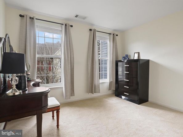 8065 Nicosh Circle Lane 55, Falls Church VA 22042
