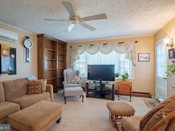713 Warwick Road, Fairless Hills PA 19030