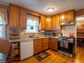 713 Warwick Road, Fairless Hills PA 19030