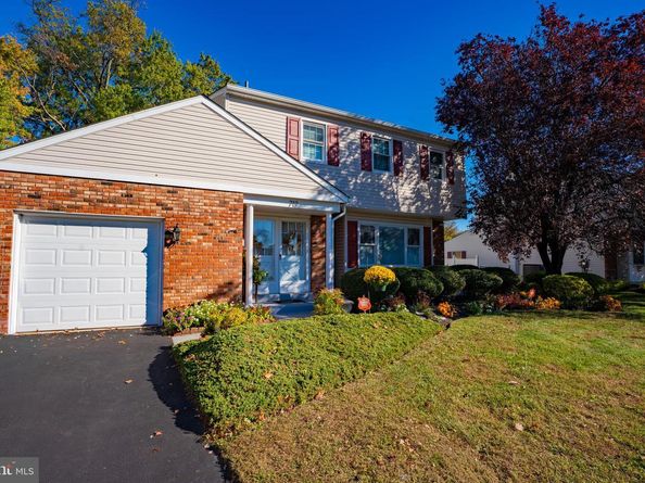 713 Warwick Road, Fairless Hills PA 19030