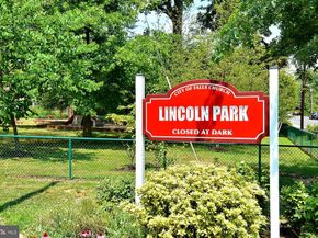 7592 Lakeside Village Drive, Falls Church VA 22042