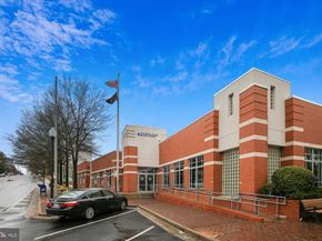 7592 Lakeside Village Drive, Falls Church VA 22042