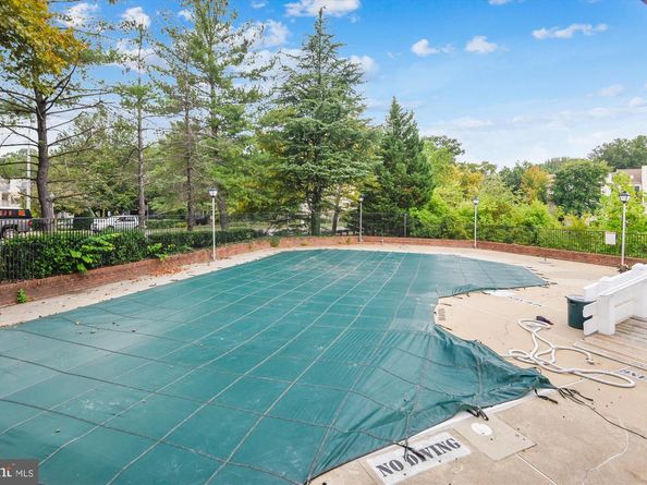 7592 Lakeside Village Drive, Falls Church VA 22042