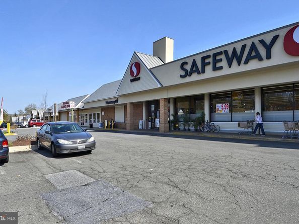 7592 Lakeside Village Drive, Falls Church VA 22042