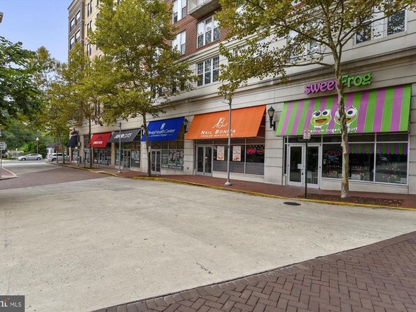 7592 Lakeside Village Drive, Falls Church VA 22042