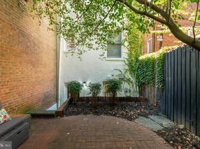 10 8TH Street SE, Washington DC 20003