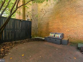 10 8TH Street SE, Washington DC 20003