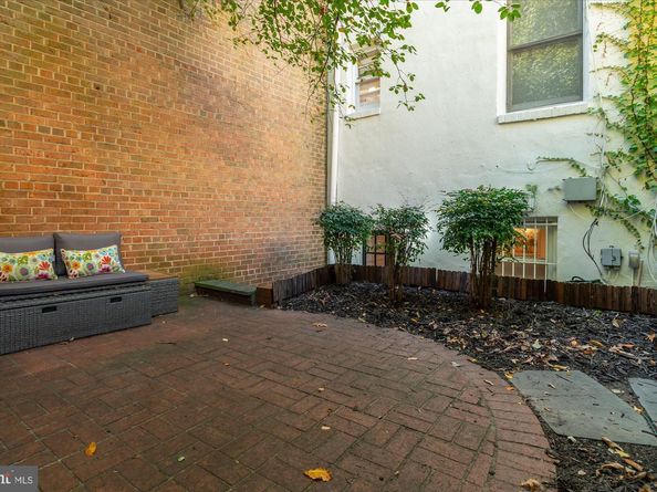 10 8TH Street SE, Washington DC 20003