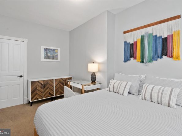 10 8TH Street SE, Washington DC 20003