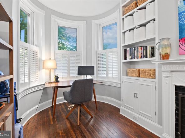 10 8TH Street SE, Washington DC 20003